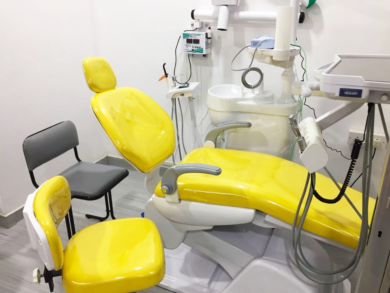 Complete Dental Clinic Setup For Sale At Mulund West, Mumbai Dental